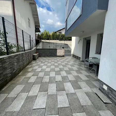 Sedko Stan Mala Lisa Kod Radara Cazin